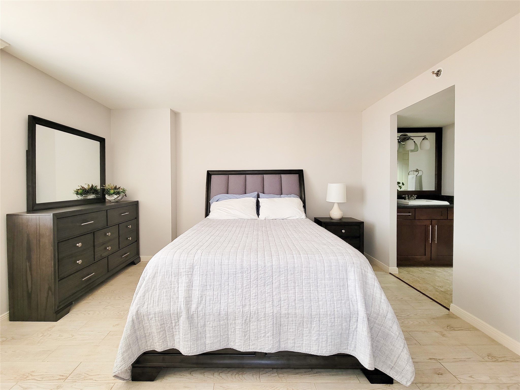 3525 Sage Road, Unit 303 Houston, TX 77056 - Photo 28 of 41 Spacious bedroom, with dressing area to the right.