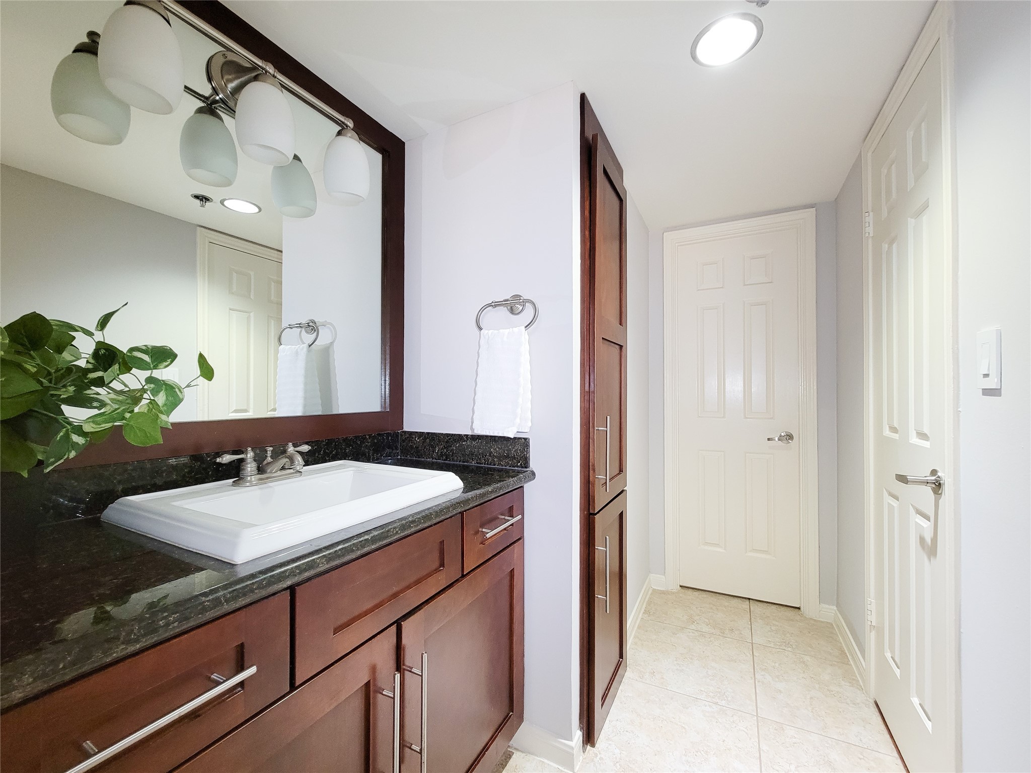 3525 Sage Road, Unit 303 Houston, TX 77056 - Photo 32 of 41 Overview of the space