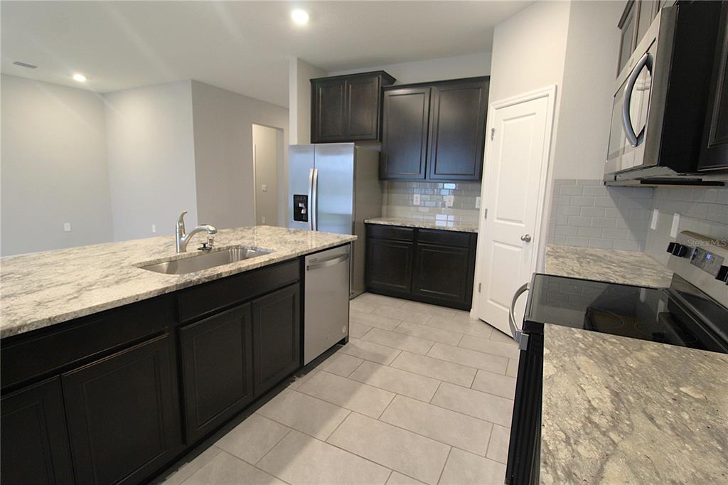 5120 Tannin Lane Bradenton, FL 34211 - Photo 3 of 27