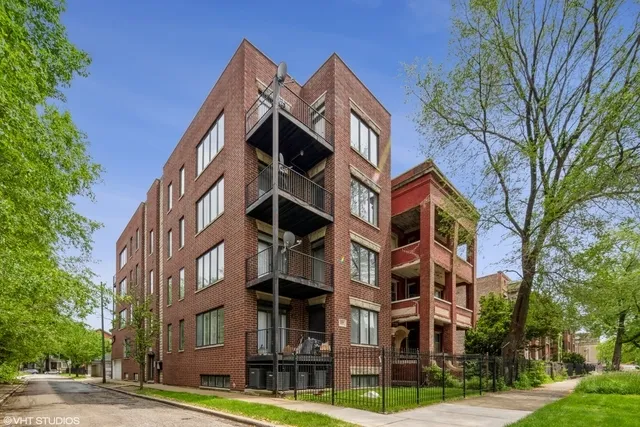 $1,699 | 5219 South Michigan Avenue, Unit 2W, Chicago, IL 60615