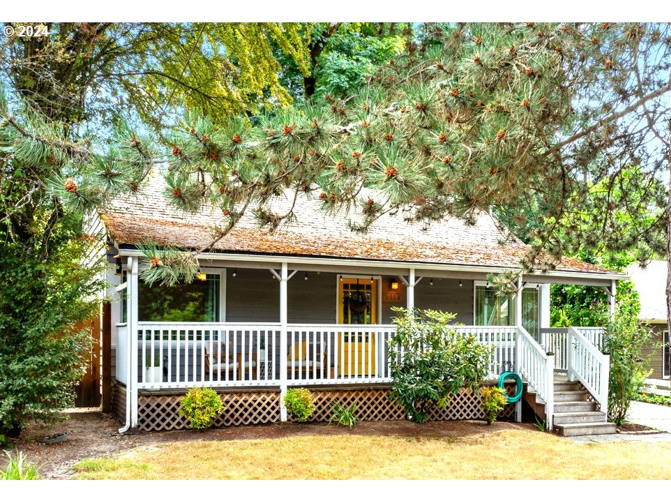 8554 Southwest 9th Avenue Portland, OR 97219 - Photo 3 of 29 Gallery Image 3