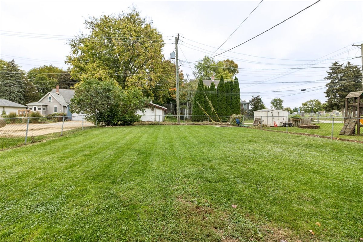 310 South Sycamore Street Genoa, IL 60135 - Photo 20 of 21 a view of a volley ball court