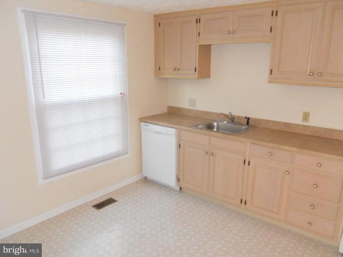 6765 Springing Step Columbia, MD 21044 - Photo 6 of 16 Kitchen #2