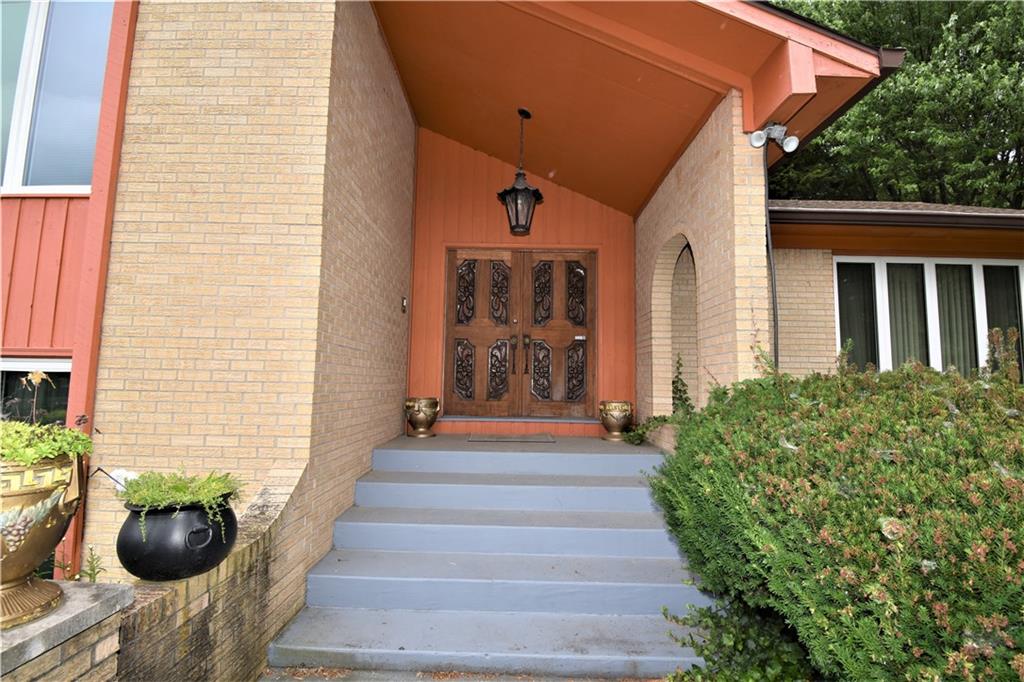 8842 Winding Ridge Road Indianapolis, IN 46217 - Photo 3 of 41 Gallery Image 3