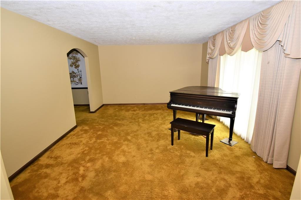 8842 Winding Ridge Road Indianapolis, IN 46217 - Photo 6 of 41 Gallery Image 6