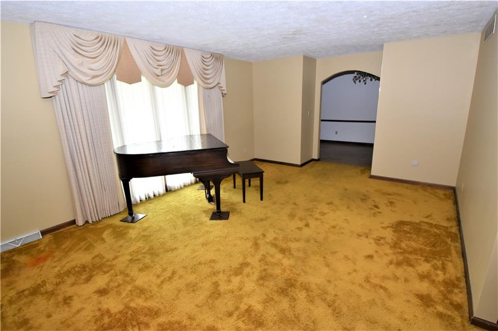 8842 Winding Ridge Road Indianapolis, IN 46217 - Photo 7 of 41 Gallery Image 7