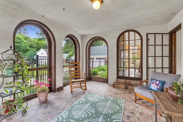 $370,000 | 1000 West Washington Avenue, Jackson, MI 49203