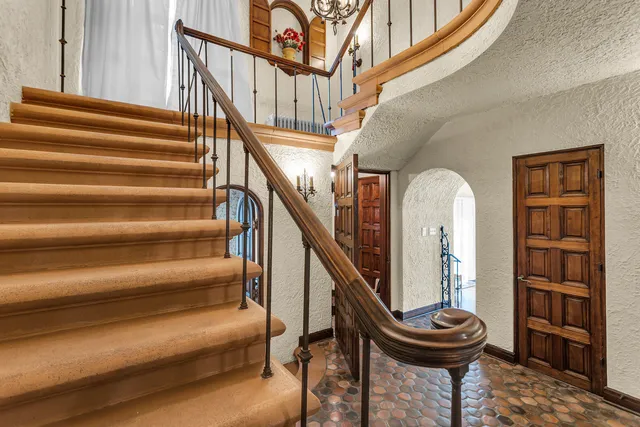 $370,000 | 1000 West Washington Avenue, Jackson, MI 49203