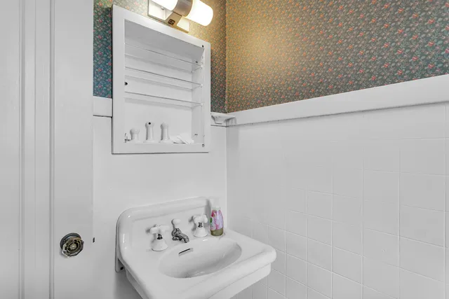 $370,000 | 1000 West Washington Avenue, Jackson, MI 49203