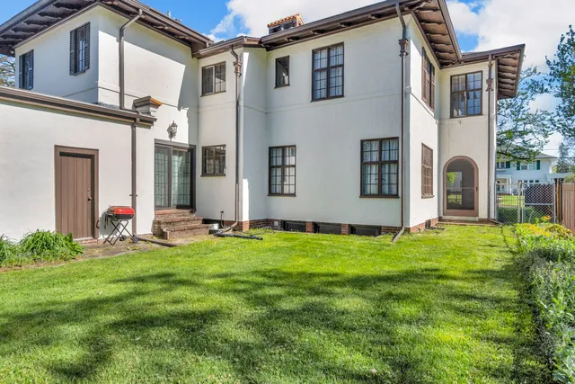 $370,000 | 1000 West Washington Avenue, Jackson, MI 49203