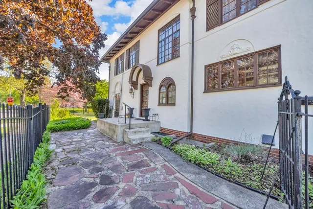 $370,000 | 1000 West Washington Avenue, Jackson, MI 49203