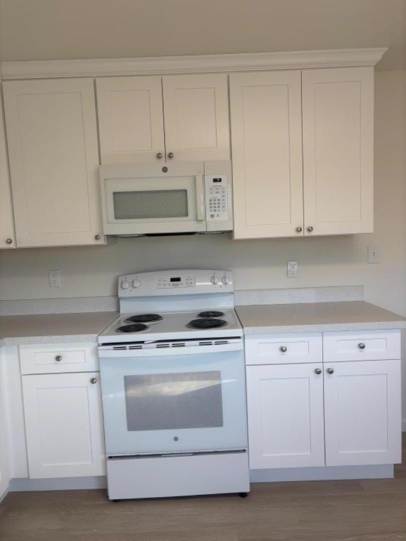 591 Nello Drive, Unit 4 Campbell, CA 95008 - Photo 12 of 33 a stove top oven sitting inside of a kitchen