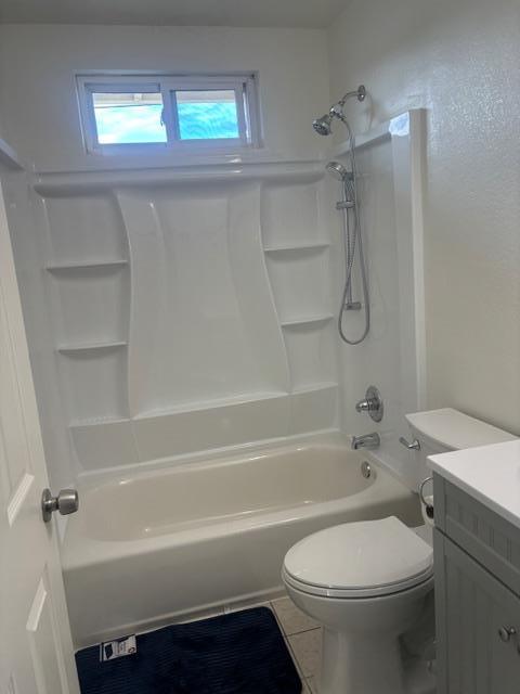 591 Nello Drive, Unit 4 Campbell, CA 95008 - Photo 22 of 33 a bathroom with a toilet and a bath tub