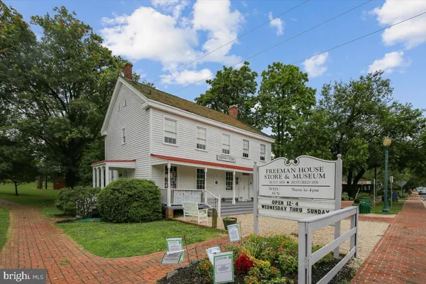 $1,265,000 | 8722 Higdon Drive, Vienna, VA 22182