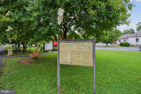 $1,265,000 | 8722 Higdon Drive, Vienna, VA 22182