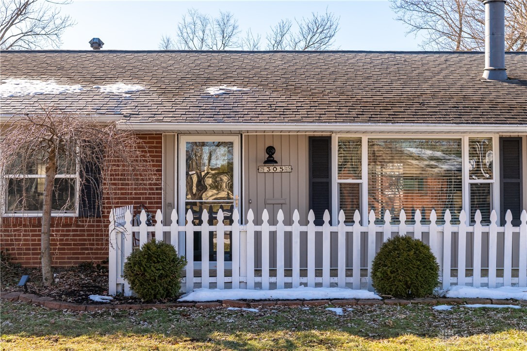 305 Tuxworth Road Centerville, OH 45458 - Photo 4 of 40