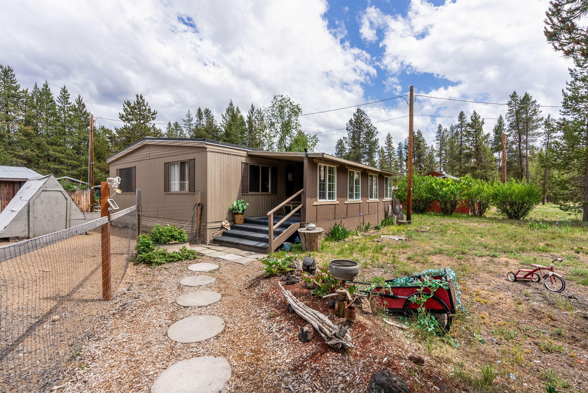 52250 Caribou Road La Pine, OR 97739 - Photo 1 of 50 Front of Primary House