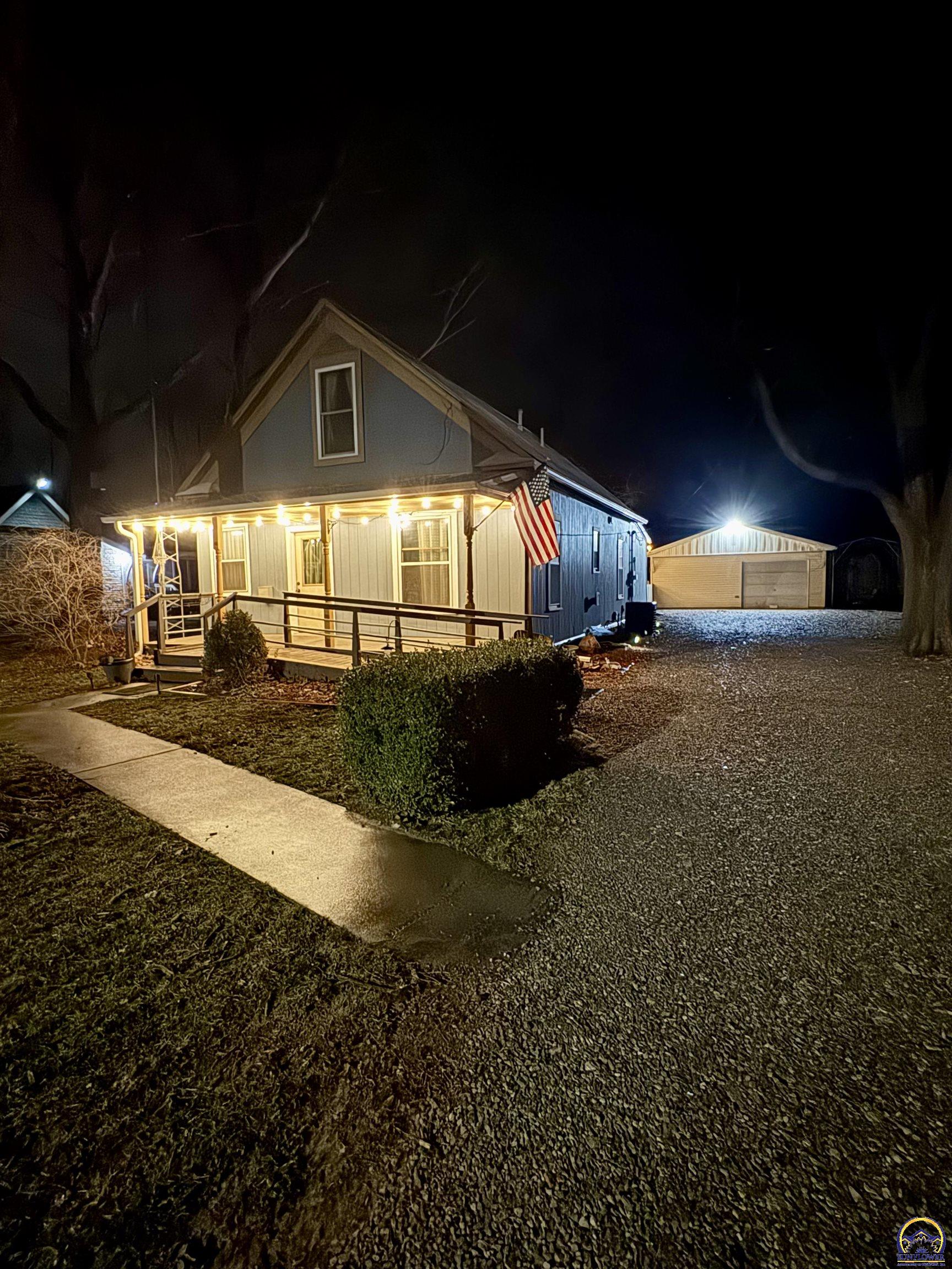10134 Southwest Jordan Road Wakarusa, KS 66546 - Photo 2 of 36 Night view of Front