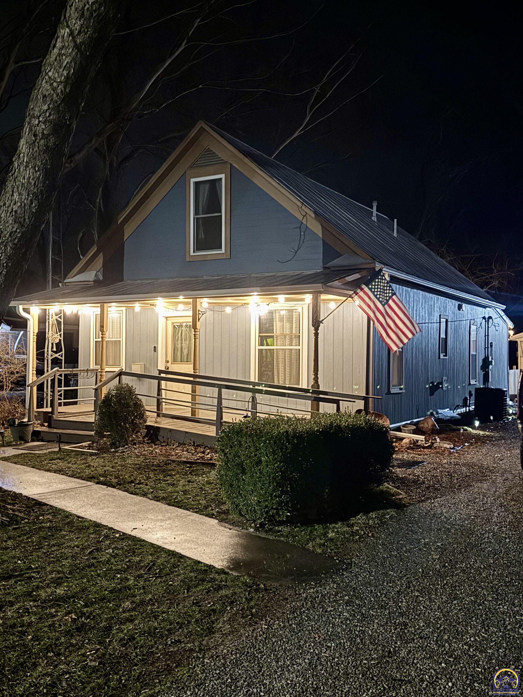 10134 Southwest Jordan Road Wakarusa, KS 66546 - Photo 24 of 36 Front of home at Night
