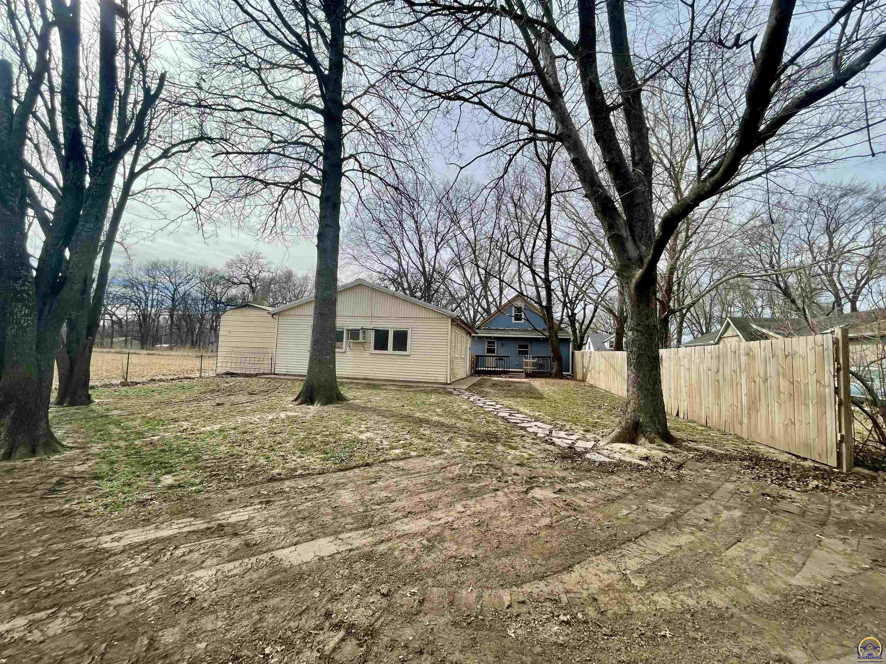 10134 Southwest Jordan Road Wakarusa, KS 66546 - Photo 33 of 36 Yard looking West