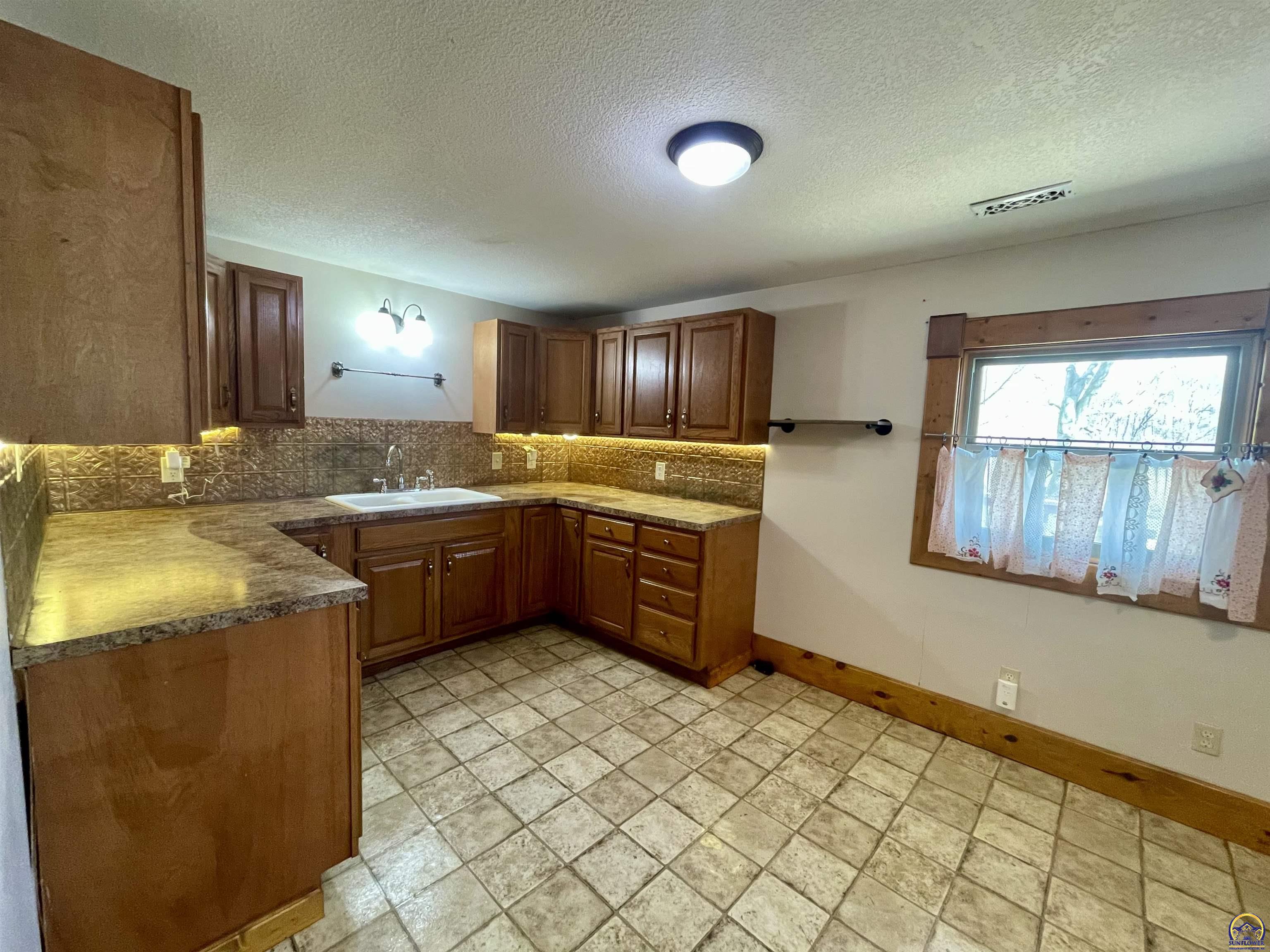 10134 Southwest Jordan Road Wakarusa, KS 66546 - Photo 6 of 36 Kitchen view
