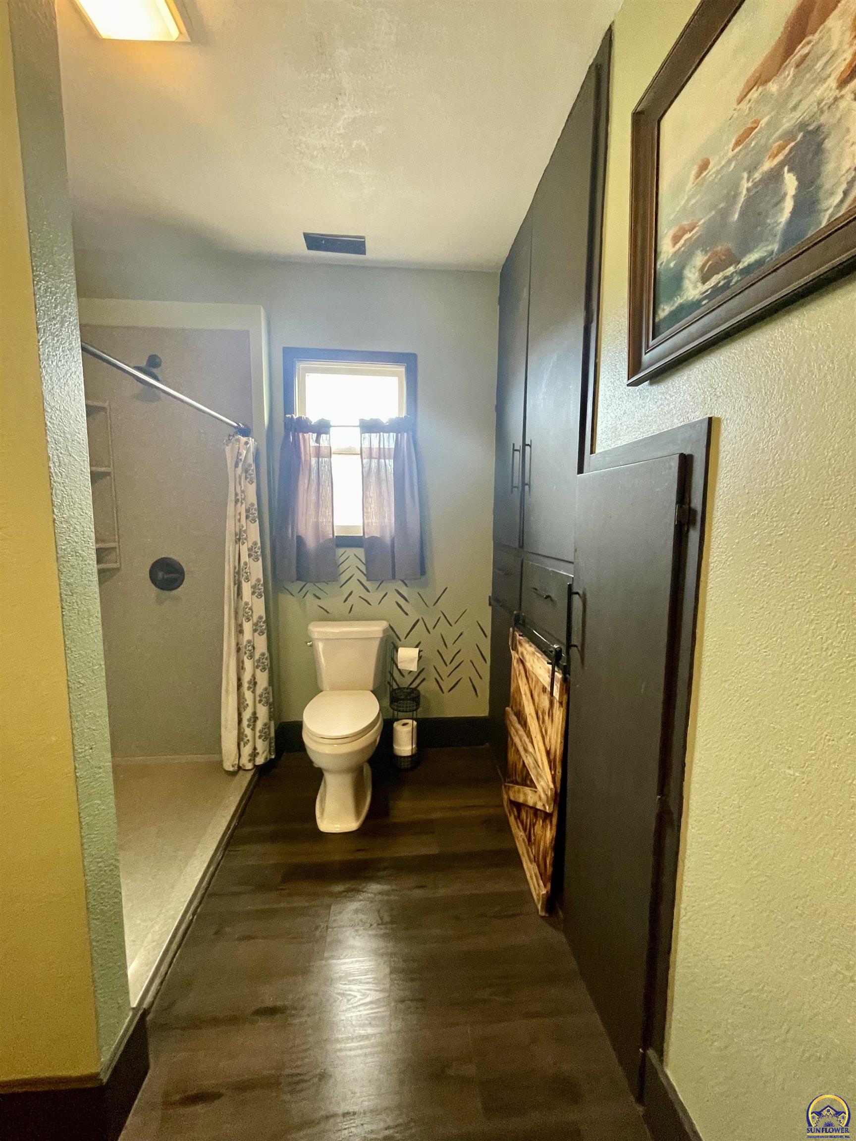 10134 Southwest Jordan Road Wakarusa, KS 66546 - Photo 10 of 36 Main Floor Bath