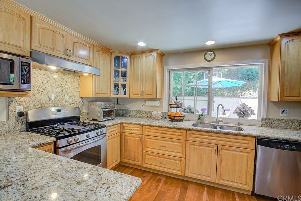 2133 Erin Way Glendale, CA 91206 - Photo 14 of 51