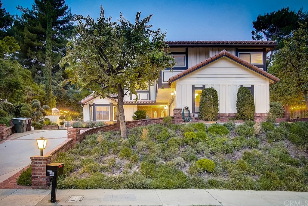 2133 Erin Way Glendale, CA 91206 - Photo 3 of 51