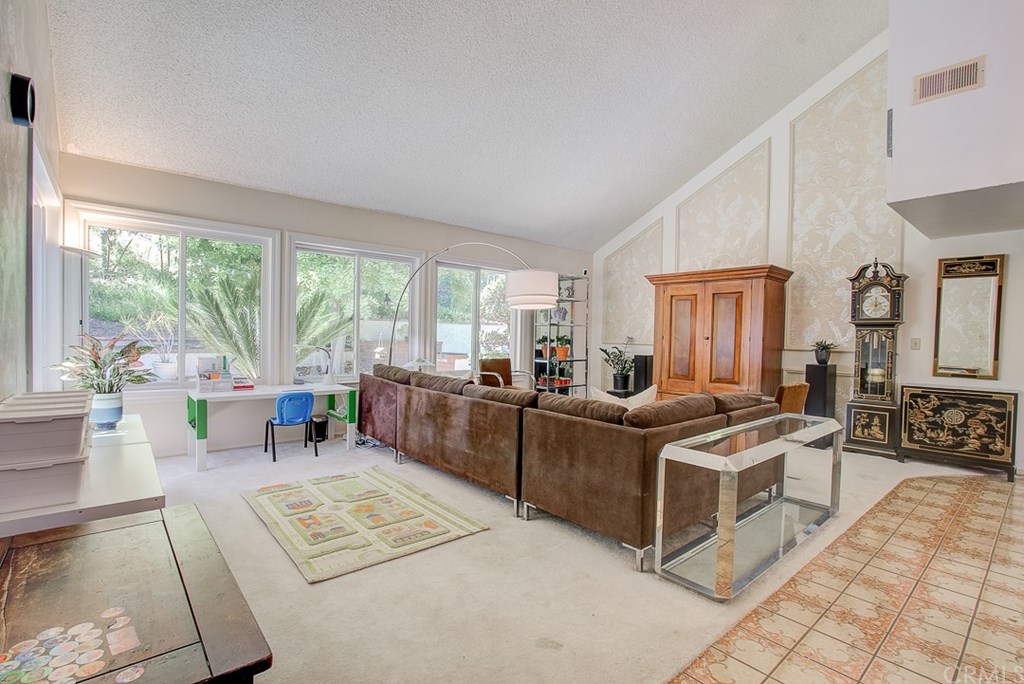 2133 Erin Way Glendale, CA 91206 - Photo 6 of 51