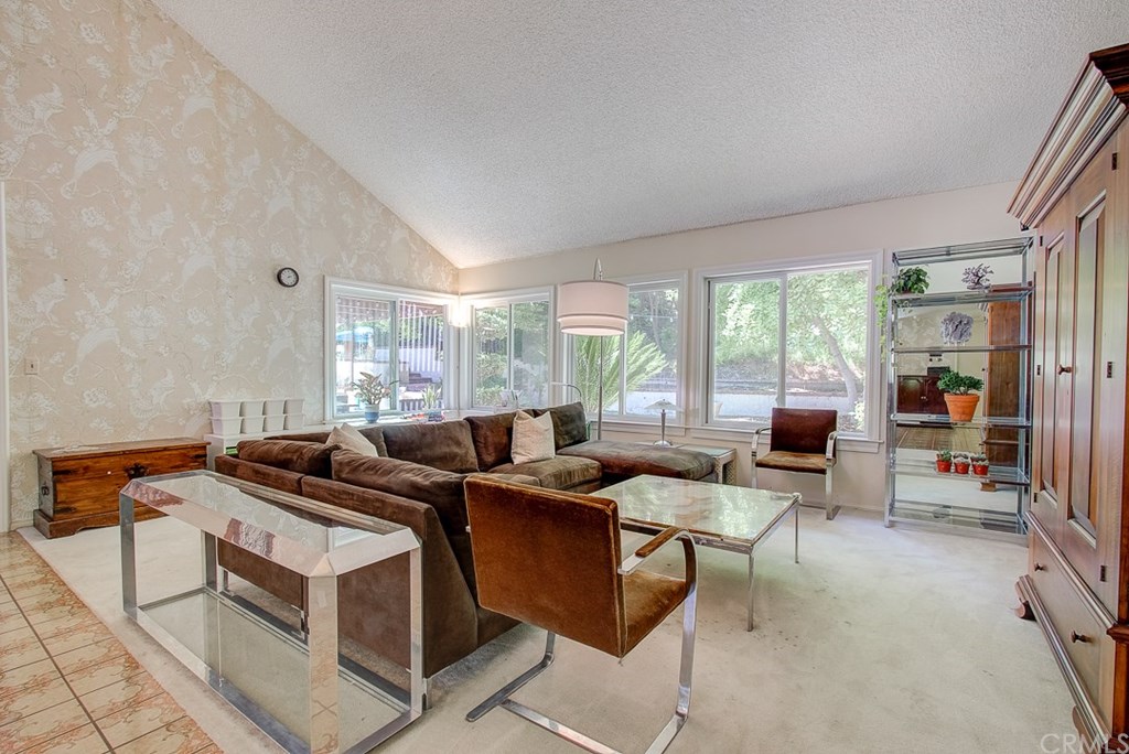 2133 Erin Way Glendale, CA 91206 - Photo 8 of 51