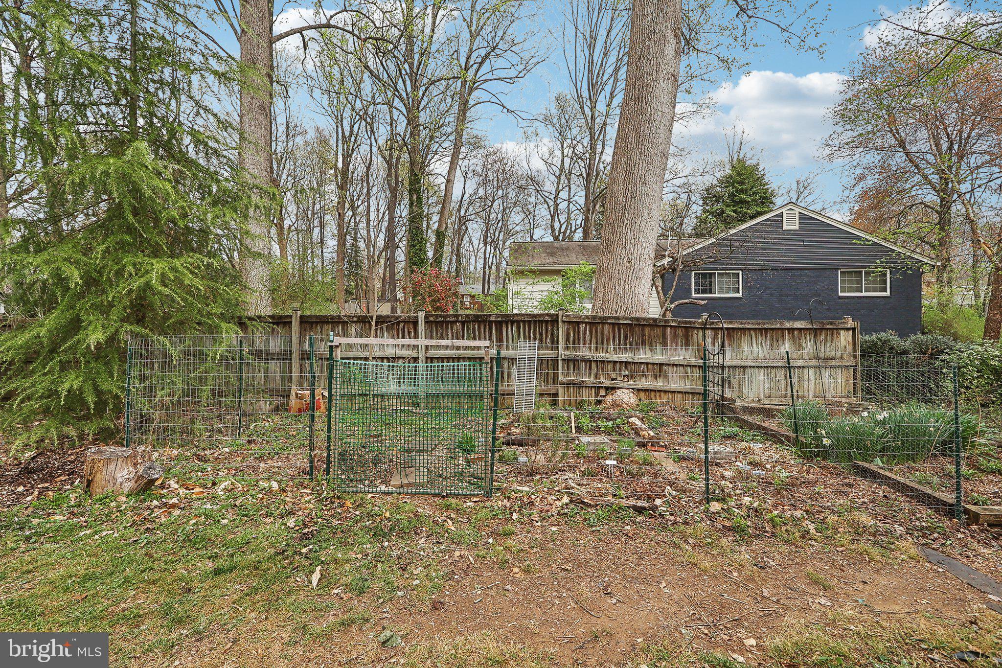 4212 Wakefield Drive Annandale, VA 22003 - Photo 61 of 67 a backyard of a house with lots of green space