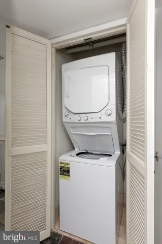 $1,900 | 1808 Old Meadow Road, Unit 1016, McLean, VA 22102