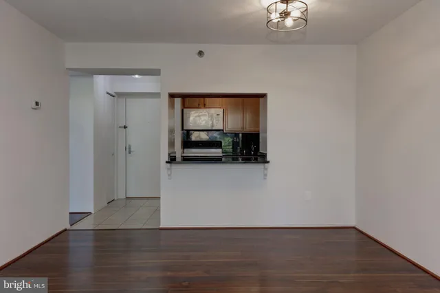 $1,900 | 1808 Old Meadow Road, Unit 1016, McLean, VA 22102