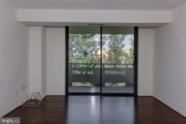 $1,900 | 1808 Old Meadow Road, Unit 1016, McLean, VA 22102