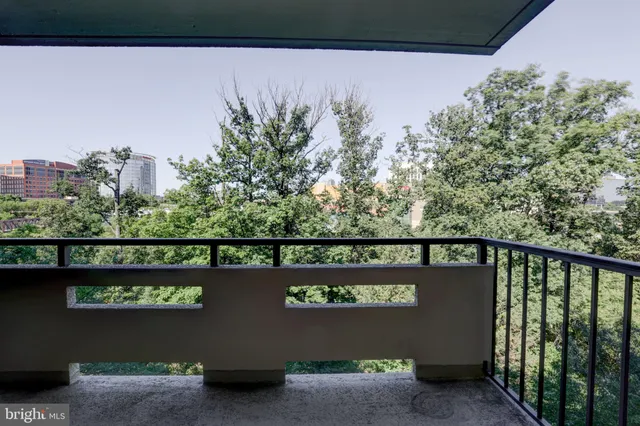 $1,900 | 1808 Old Meadow Road, Unit 1016, McLean, VA 22102