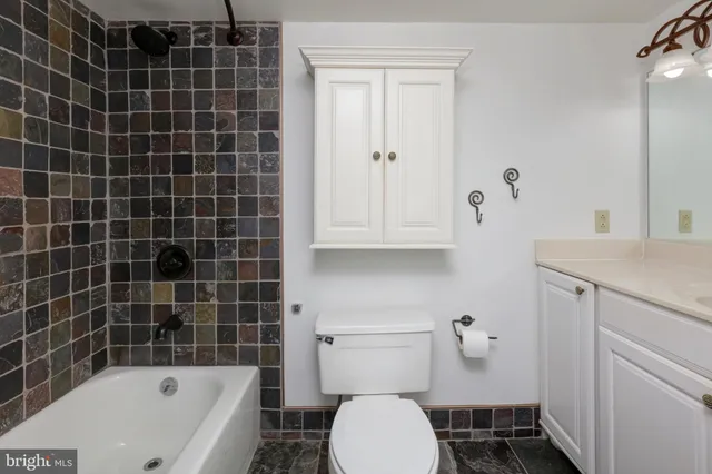 $1,900 | 1808 Old Meadow Road, Unit 1016, McLean, VA 22102