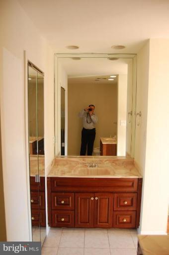 2019 Lakewinds Drive Reston, VA 20191 - Photo 12 of 14 Bath #2