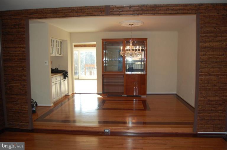 2019 Lakewinds Drive Reston, VA 20191 - Photo 6 of 14 Dining Room