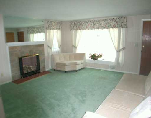 161 Viceroy Road Warwick, RI 02886 - Photo 3 of 8 Living Room.