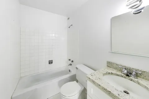 $219,000 | 33 North Main Street, Unit 5B, Lombard, IL 60148