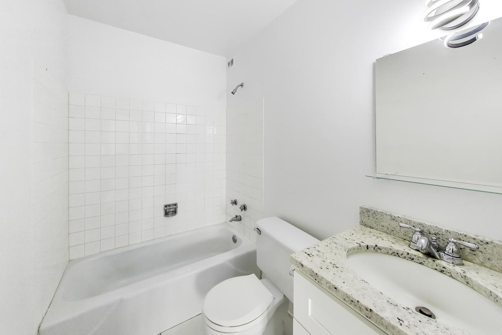 33 North Main Street, Unit 5B Lombard, IL 60148 - Photo 20 of 33