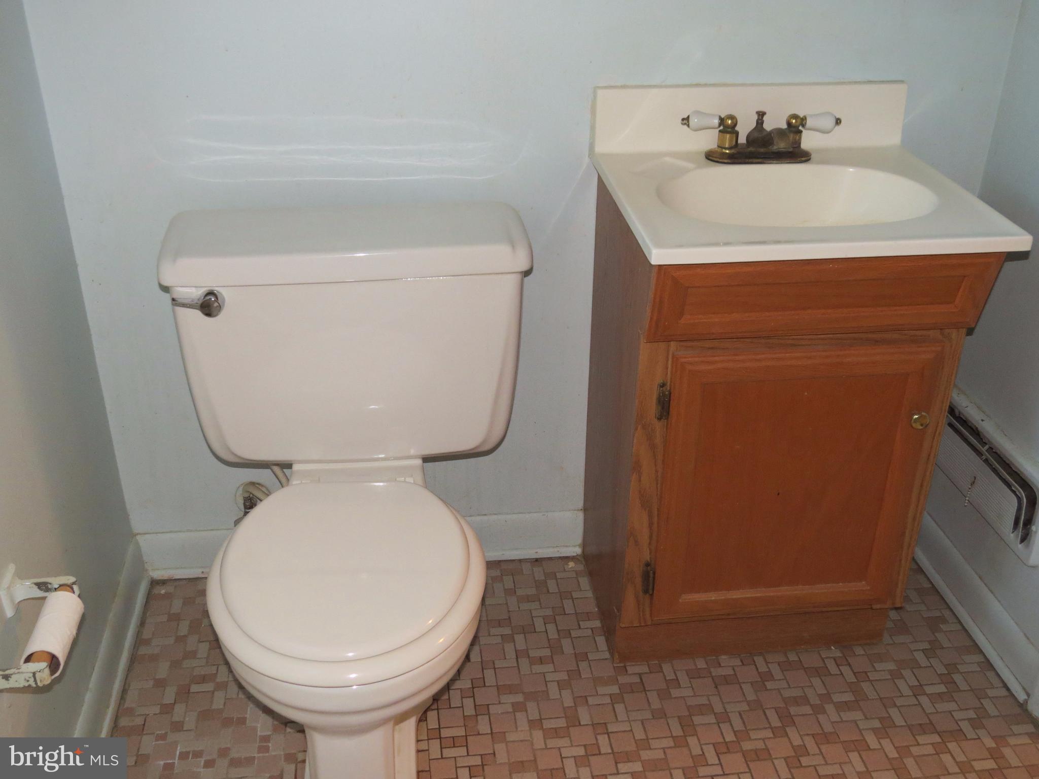 4839 Melbourne Road Baltimore, MD 21229 - Photo 11 of 11 Bath