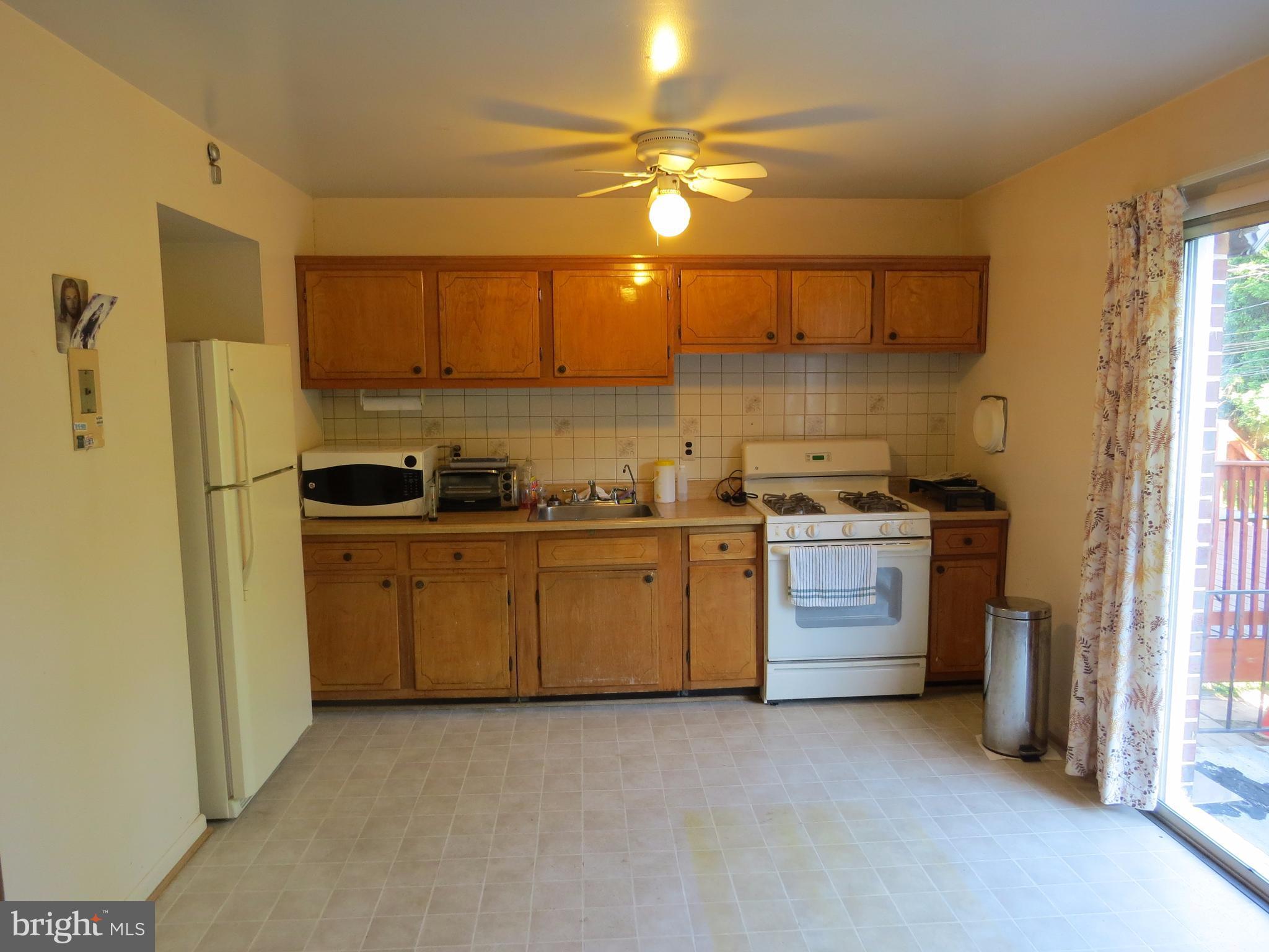 4839 Melbourne Road Baltimore, MD 21229 - Photo 6 of 11 Kitchen