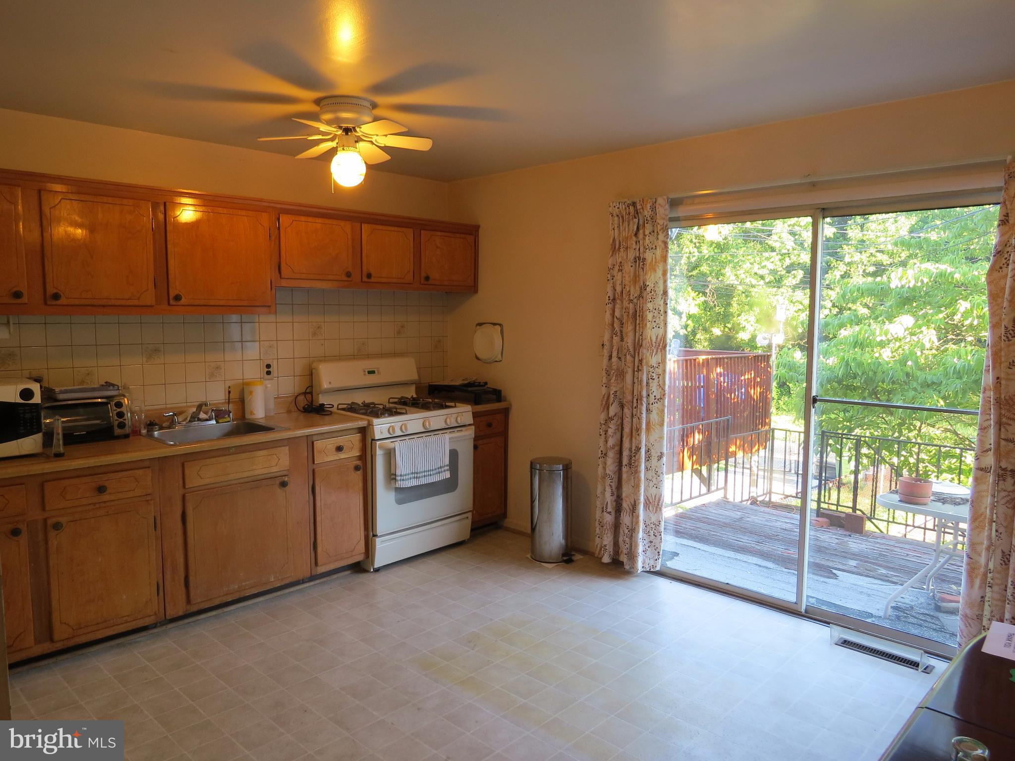 4839 Melbourne Road Baltimore, MD 21229 - Photo 7 of 11 Kitchen
