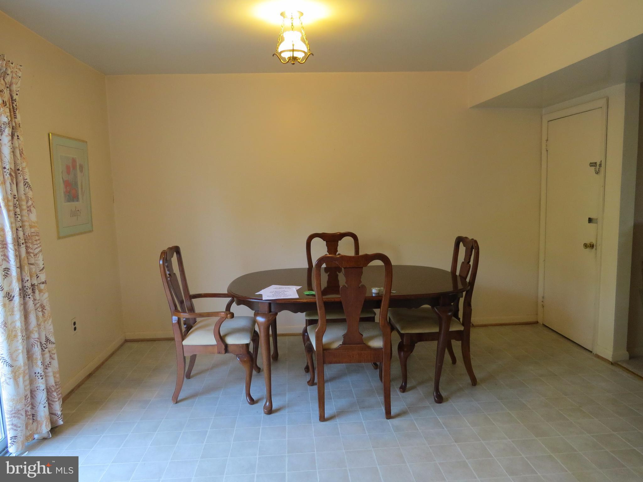 4839 Melbourne Road Baltimore, MD 21229 - Photo 9 of 11 Dining Room