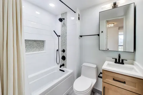 $499,000 | 345 West Fullerton Parkway, Unit 1905, Chicago, IL 60614