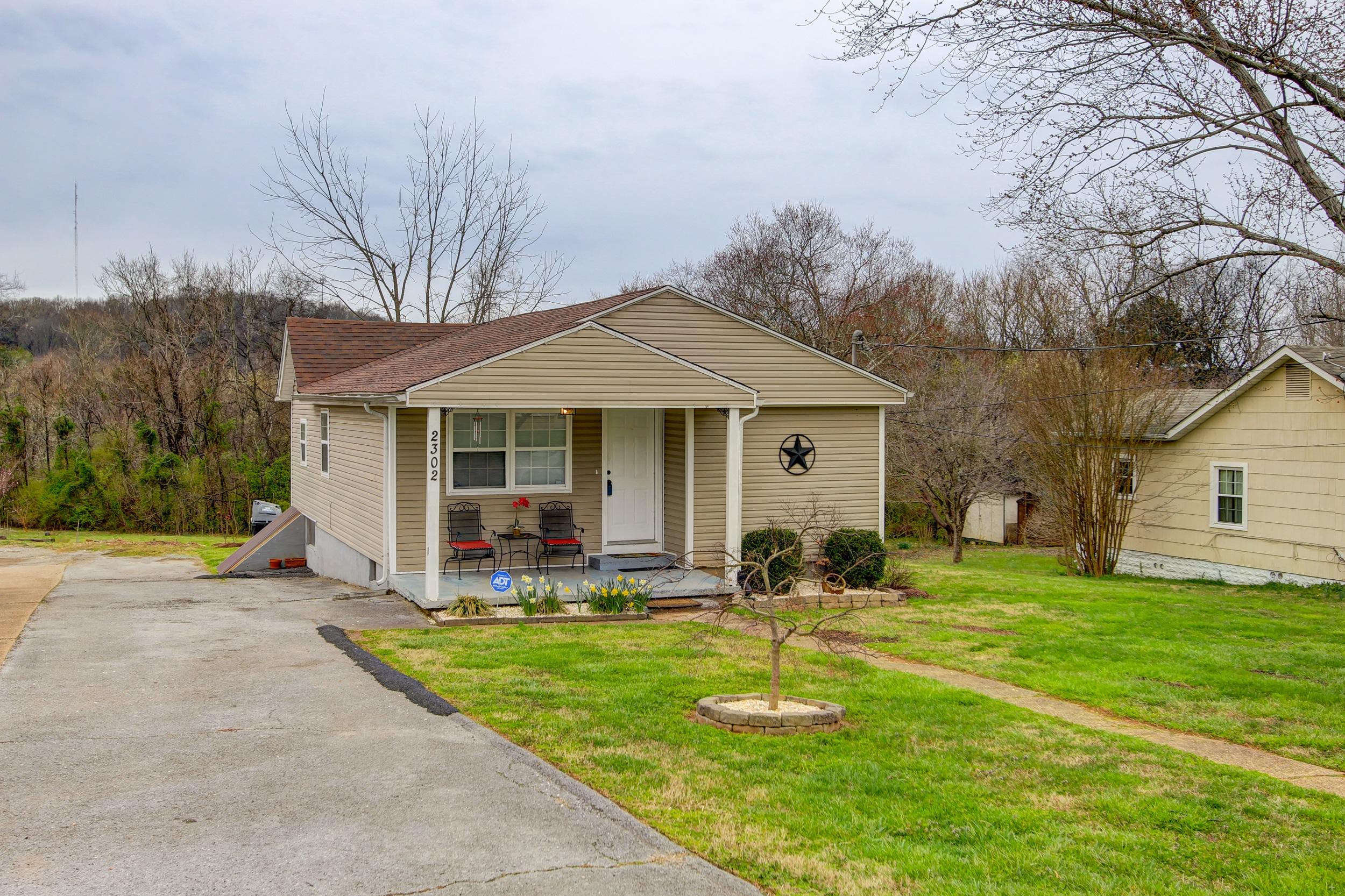 2302 Croydon Road Northwest Knoxville, TN 37921 - Photo 1 of 11 Croydon driveway