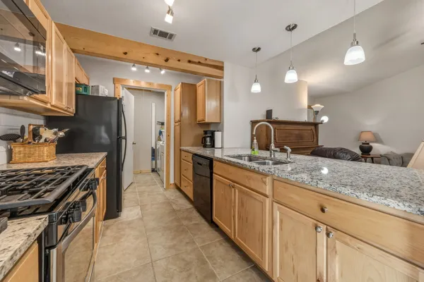 $1,600 | 513 Texas Avenue, Round Rock, TX 78664