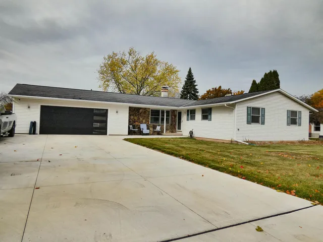 $399,900 | 1410 South 7th Street, De Pere, WI 54115