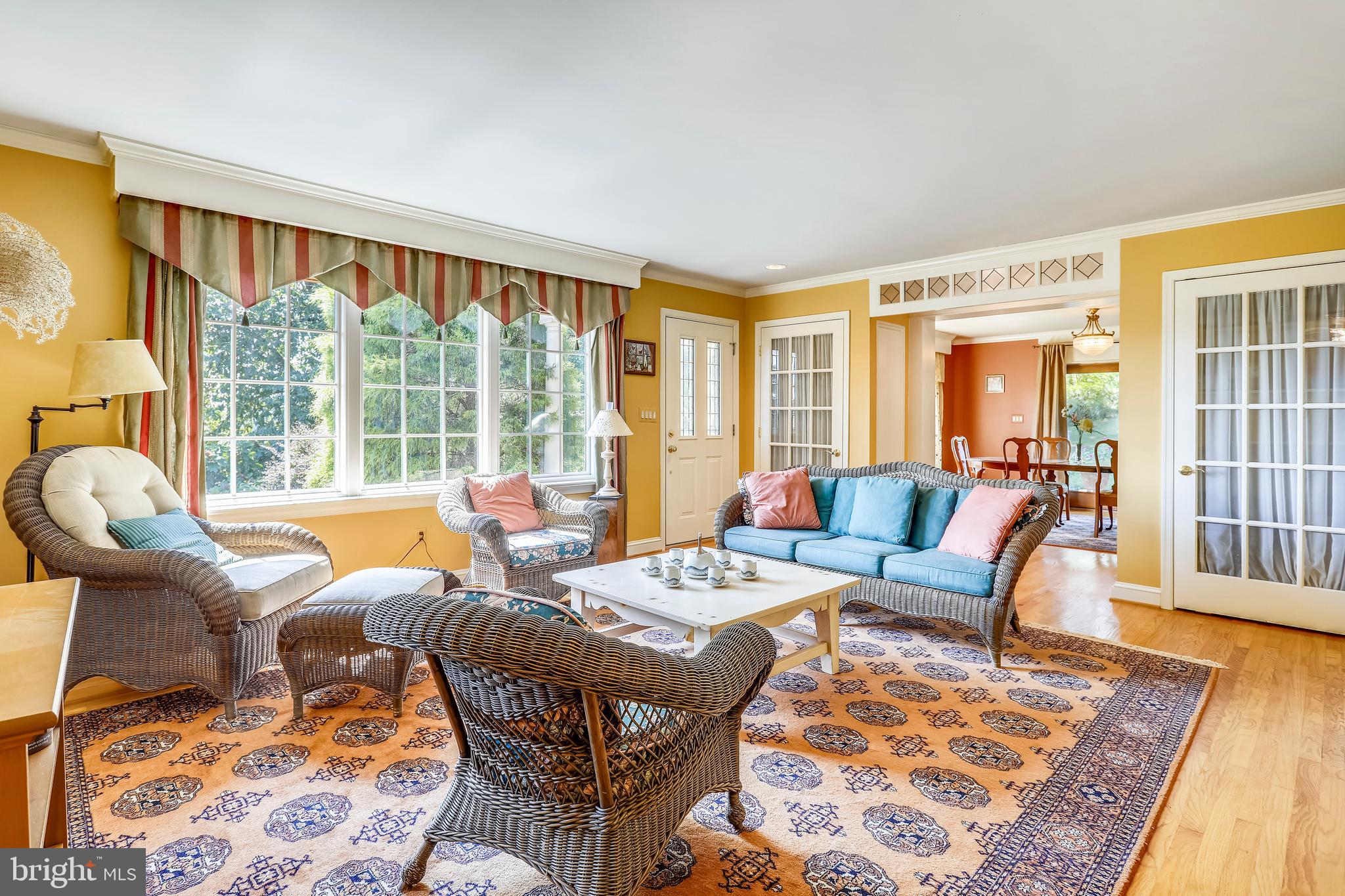 18325 Darnestown Road Boyds, MD 20841 - Photo 2 of 42 Living Room
